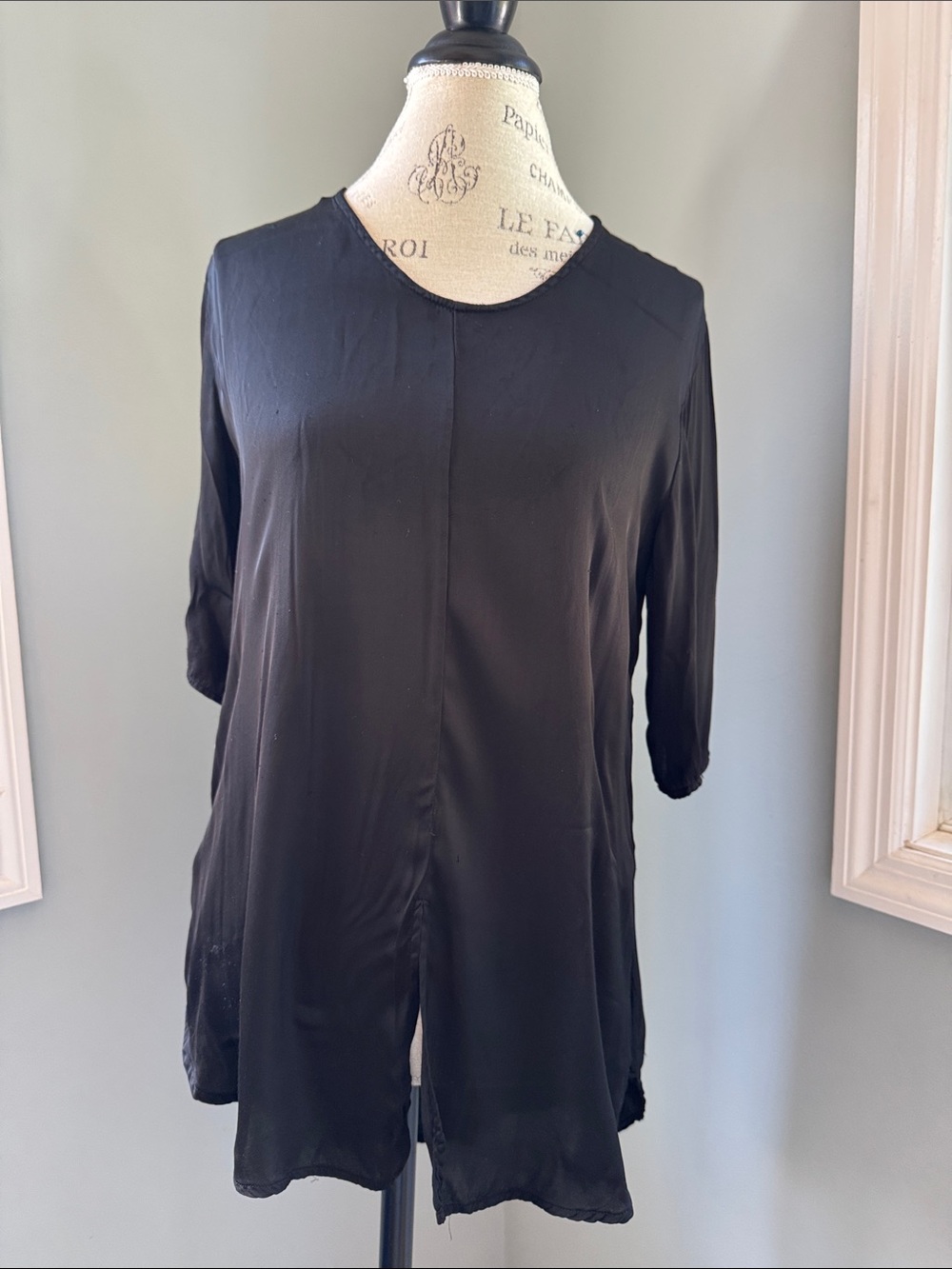 STARK X Silky Collection black silky tunic length split hem top EUC size small